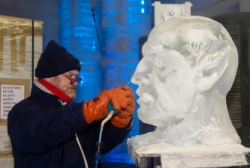 Hamburg Ice Carving 2.JPG